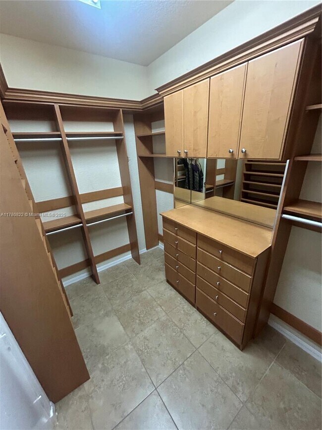 Building Photo - 240 Isle Verde Way