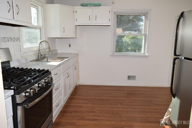 Building Photo - 57 E Tappen St
