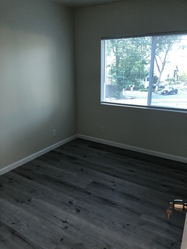 Building Photo - 907 El Camino Real