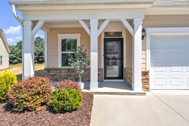 Building Photo - Elegant 3 Bed / 2.5 Bath Luxury Townhome + Bonus Room in Indigo Pointe with Main-Level Primary Su...