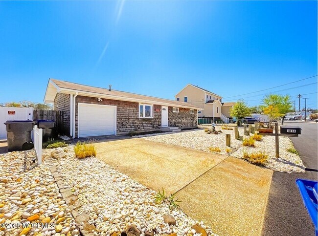 Building Photo - 1813 Capstan Dr