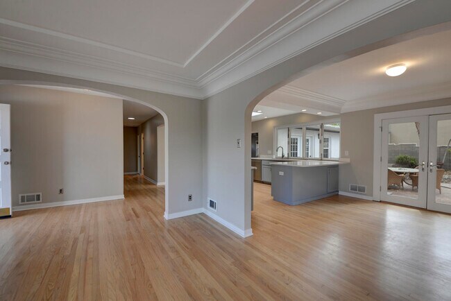 Building Photo - 3334 Linda Vista Ave SE