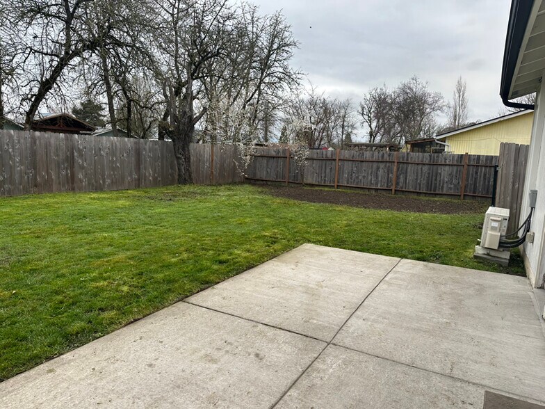 Building Photo - 570 15th St