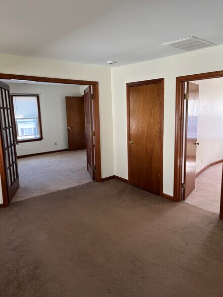 Building Photo - 11 Highland Ave