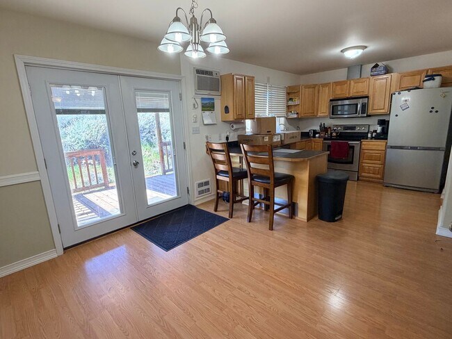 Building Photo - EPHRATA- 2+ bed/2 bath home with private deck w/ hillside views, d/w, a/c and garage! W/S/G paid!