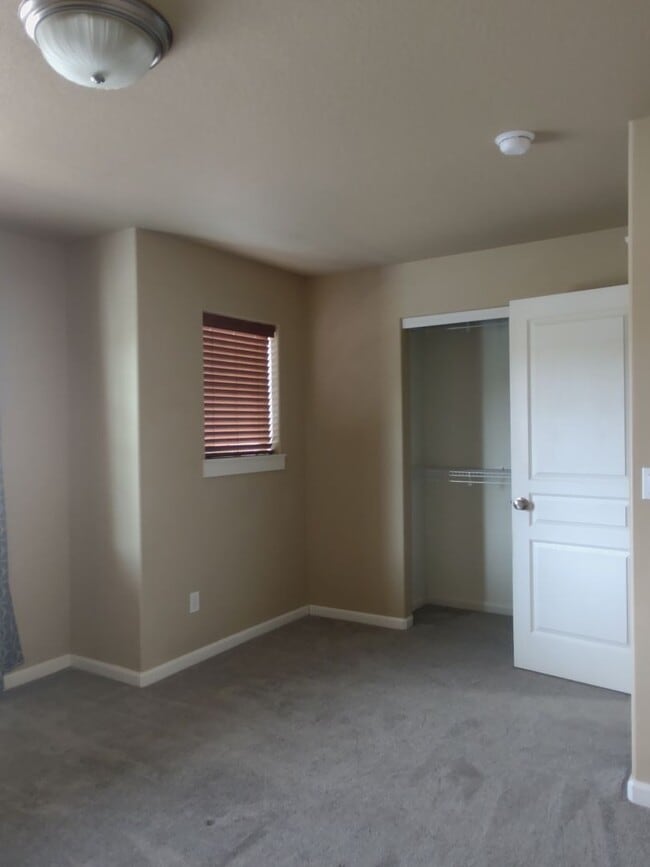 Building Photo - Freshly updated 4 bedroom 2.5 bath, two st...