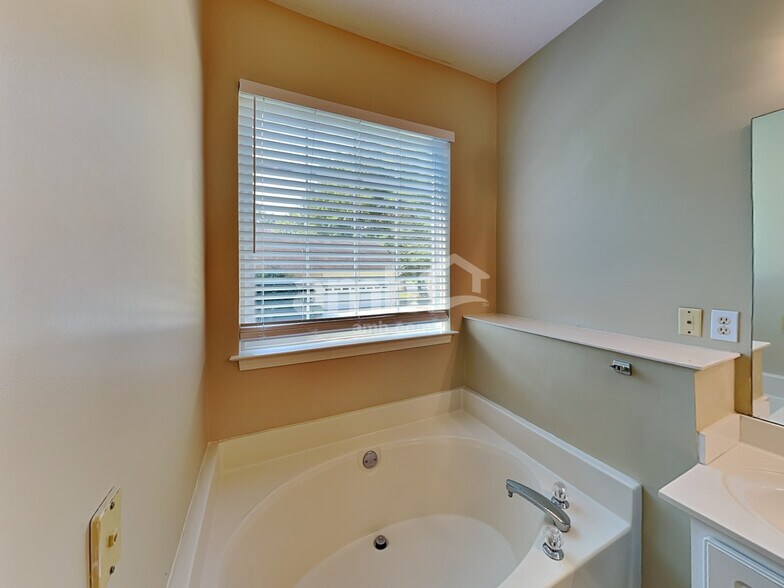 Building Photo - 6604 Conifer Cir