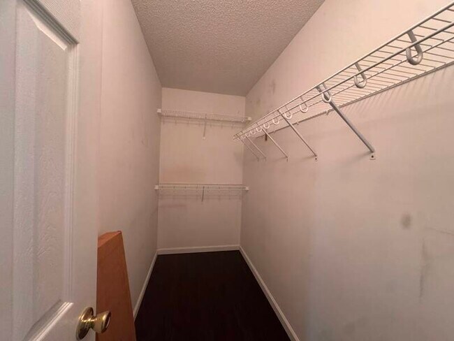 Building Photo - 547 Lockwood Dr
