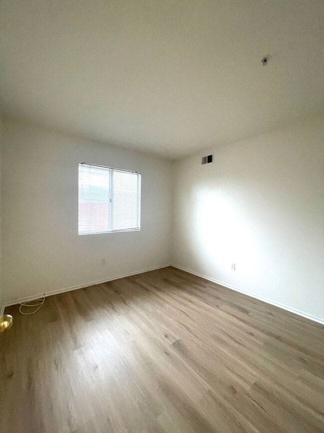 Building Photo - Heart of Ventura Living: Elegant Two-Story...