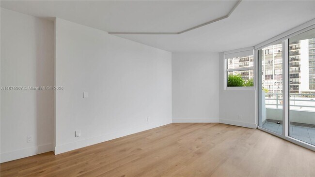 Building Photo - 555 NE 34th St