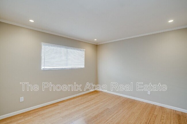 Building Photo - 1143 E Sandpiper Dr