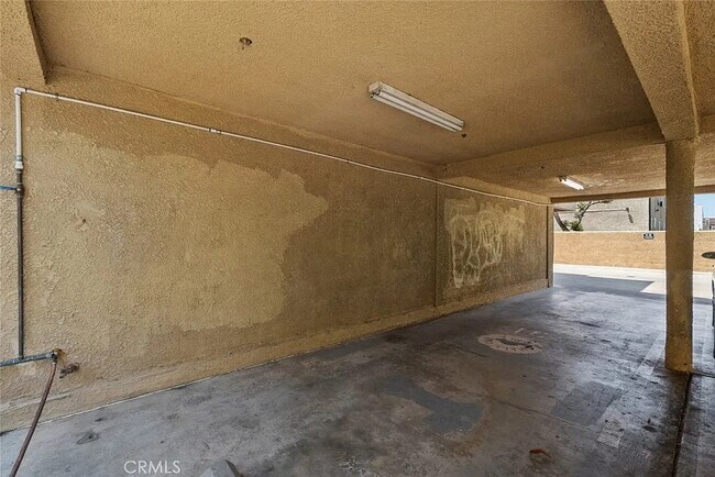 Building Photo - 9014 Burnet Ave