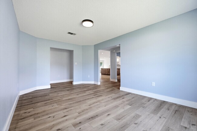 Building Photo - 4881 Traxx St