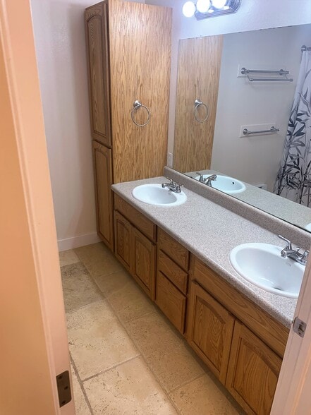 master bath - 2569 N County Road 29