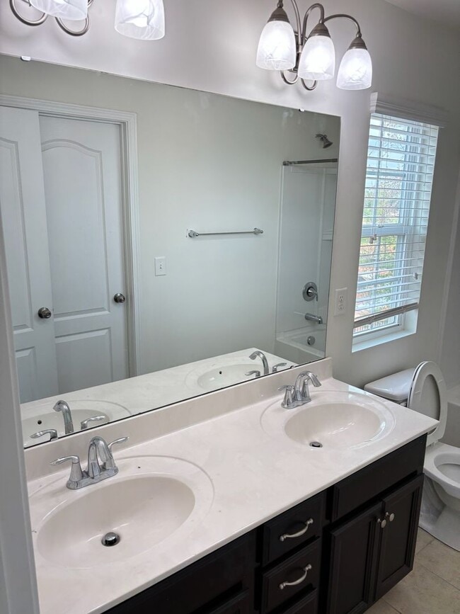 Building Photo - Renovated 3Bd, 2.5Ba End Unit Lake Norman Townhome with Fenced-in Yard and 1 Car Garage Coming Soon