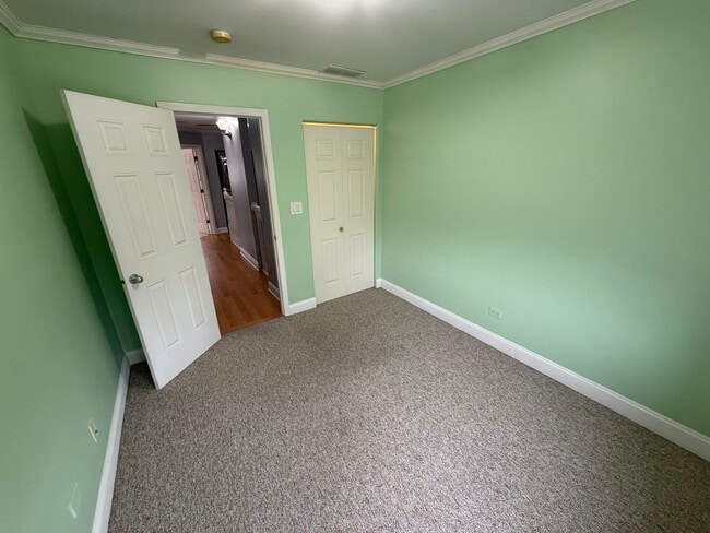 Building Photo - 183 N Des Plaines River Rd