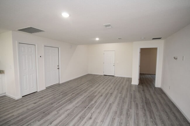 Building Photo - Beautiful 4 Bedroom, 2 Bathroom Home in Palm Bay!!