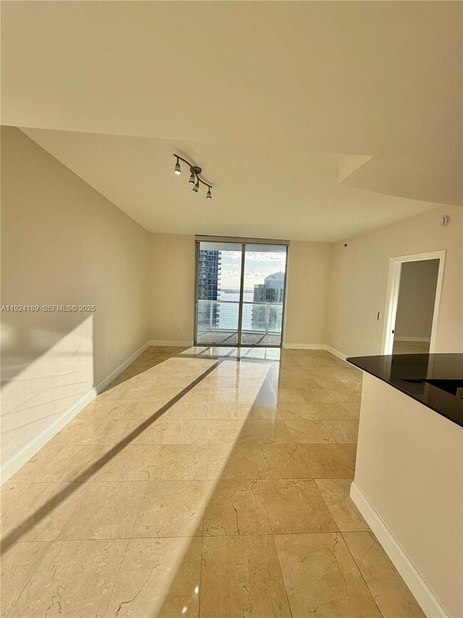 Building Photo - 1060 Brickell Ave