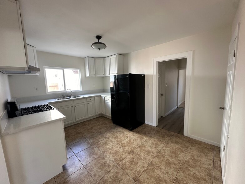 Kitchen - 624 W 49th St