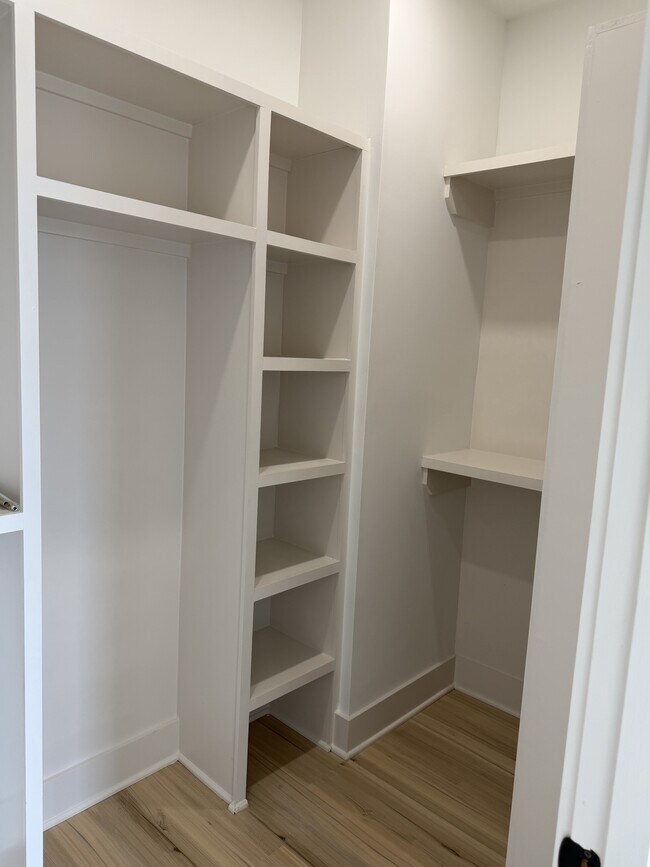 Building Photo - 105 Hart Ln