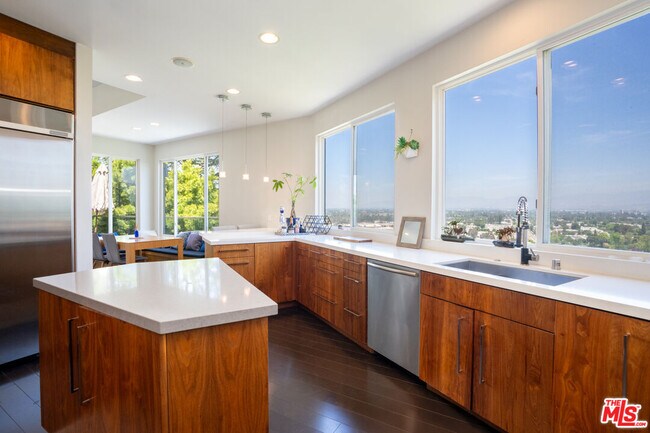 Building Photo - 3865 Buena Park Dr