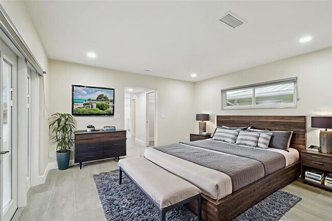 Building Photo - 3938 Versailles Dr