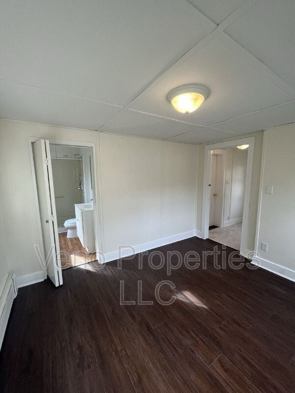 Building Photo - 32 Russell Rd