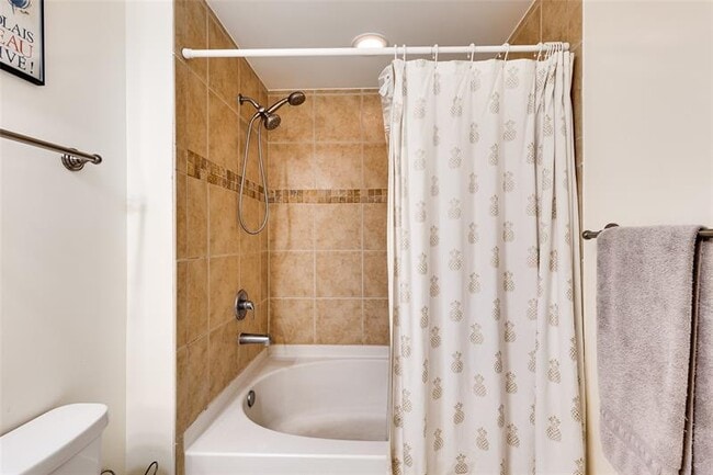 Building Photo - 511 SE 5 Ave