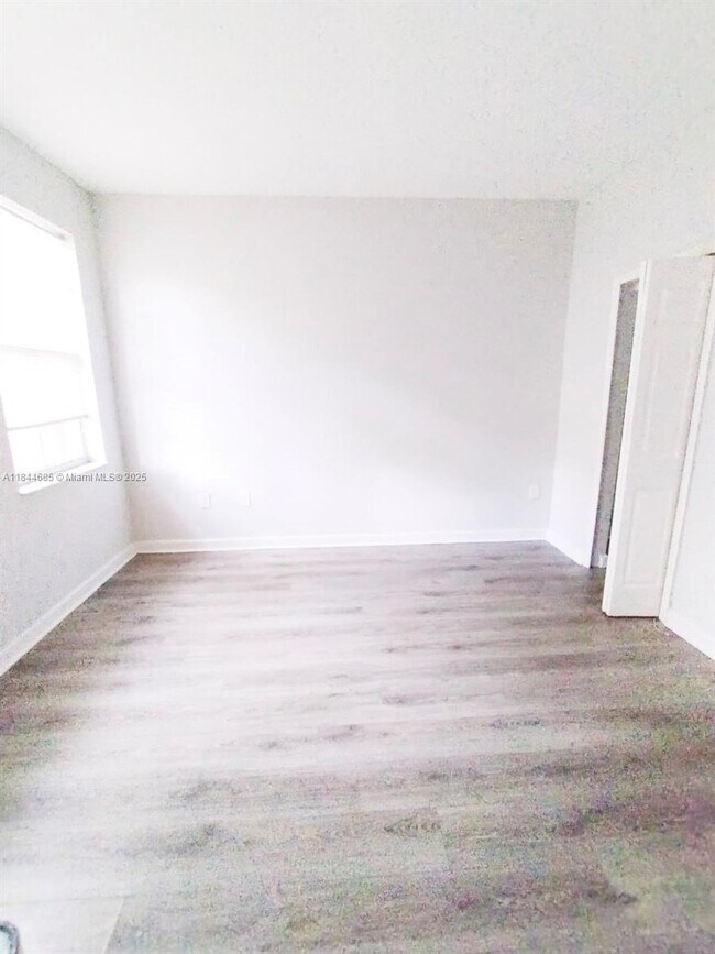 Building Photo - 3802 Shoma Dr
