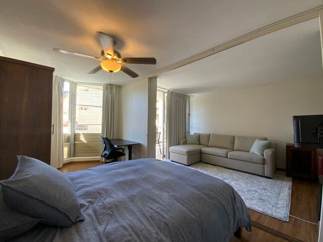 Building Photo - FULLY FURNISHED 1 BEDROOM/1 BATH IN HONOLULU