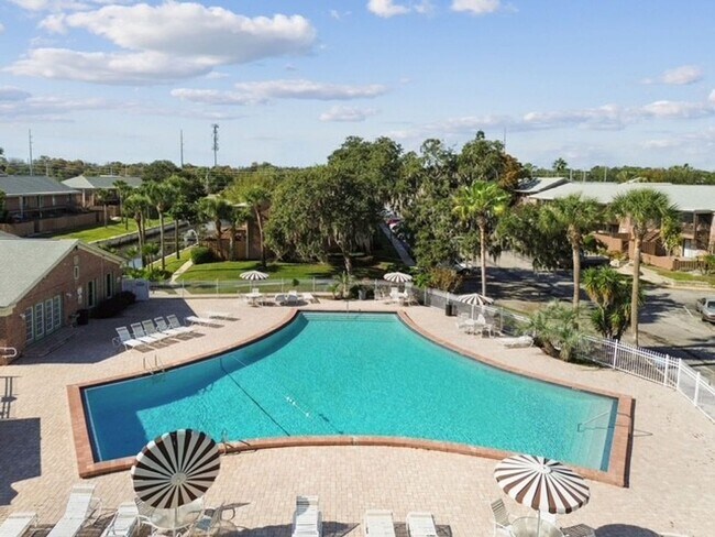 Building Photo - 2X2.5 -MOVE IN NOW! NEW LVP FLOORING ON 1ST FLOOR! NEW CARPET ON 2ND FLOOR! WATER VIEWS! CALL TOD...