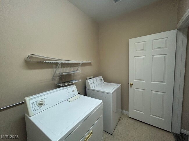 Building Photo - 157 Lakewood Garden Dr