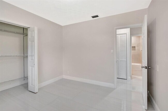 Building Photo - 100 N Hibiscus Ct
