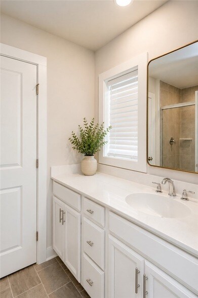 Building Photo - 701 Halcyon Ln