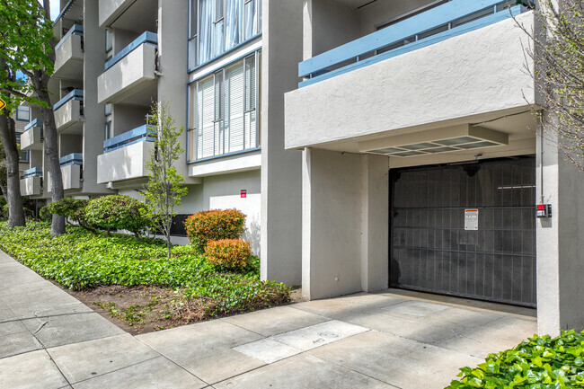 Building Garage - Piedmont Terrace