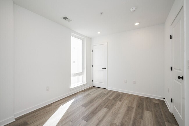 Building Photo - 1514 Master St