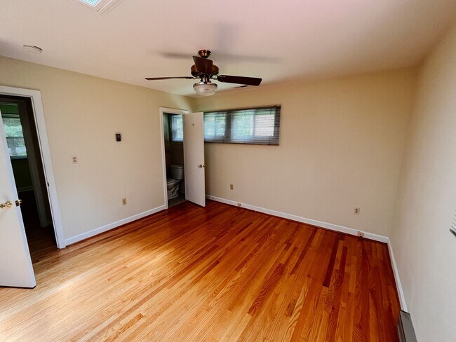 Building Photo - 307 Cork Dr