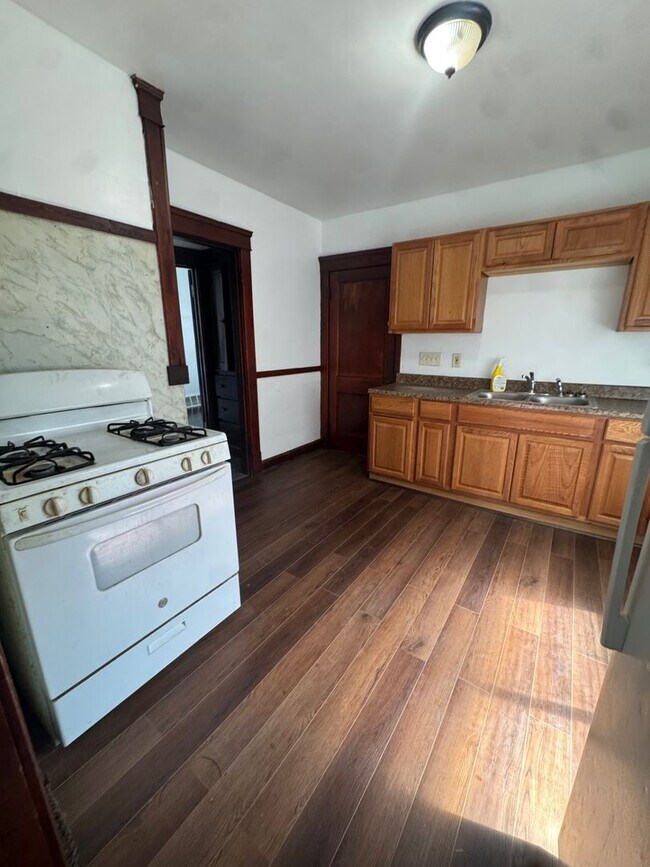 Building Photo - 2217 W 105th St