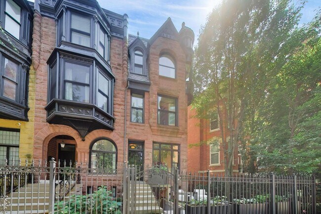 Building Photo - 45 E Division St