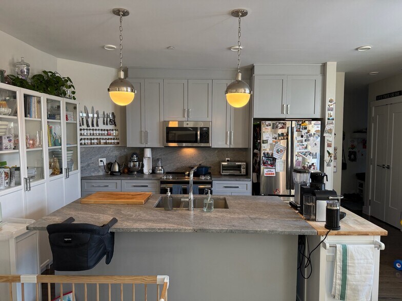 Building Photo - 418 McGrath Hwy