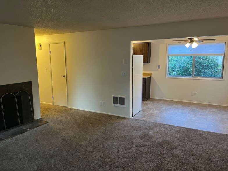 Building Photo - 567 Fairview St