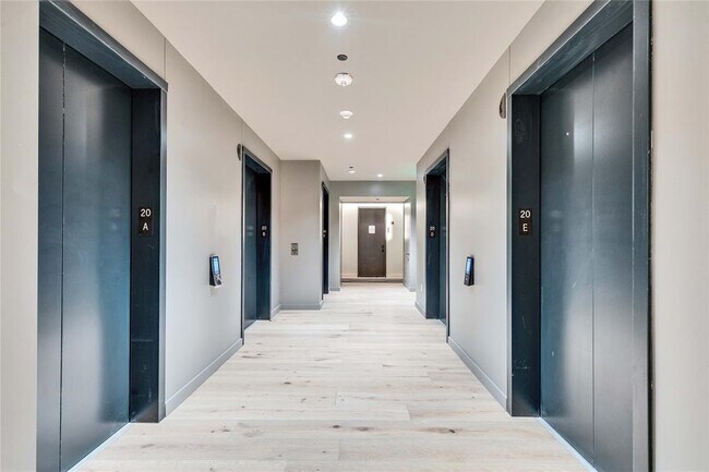 Building Photo - 610 Davis St