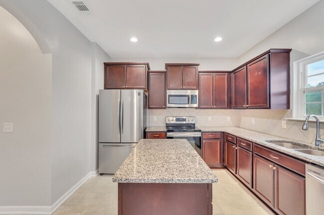 Building Photo - COMING EARLY JUNE 2026! (Pet Friendly)