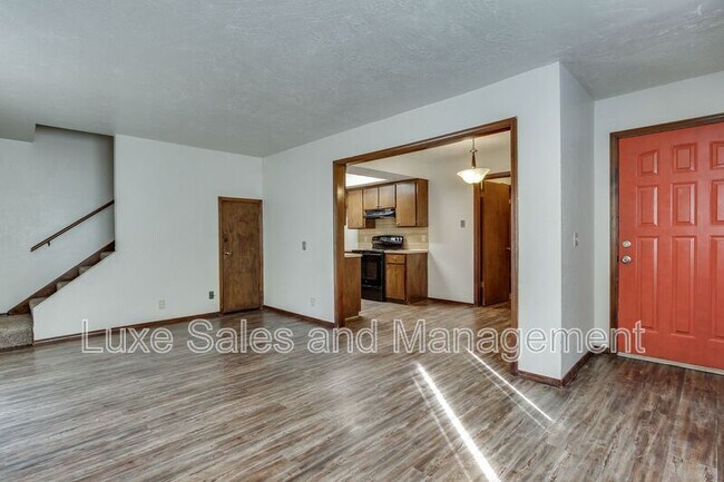 Building Photo - 6004 Paramount Dr