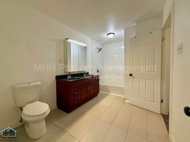 Building Photo - 100 Bluet Ln