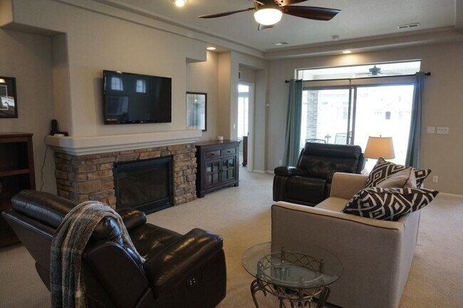 Building Photo - Partially Furnished (or unfurnished) Singl...