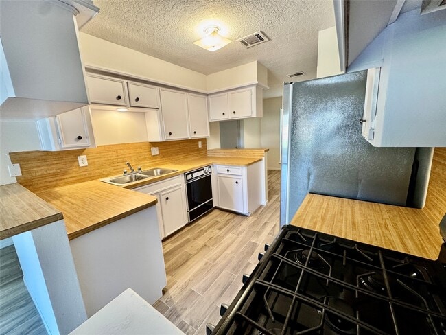 Building Photo - 22306 Waynoka Rd