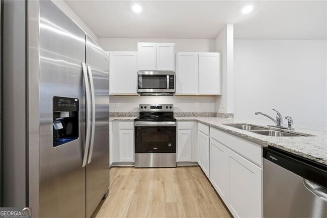 Building Photo - 5961 Skylar Dr