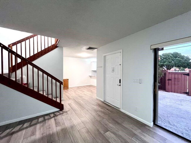 Building Photo - 2971 Waterford Dr S