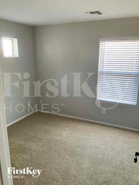 Building Photo - 18021 W Sunnyslope Ln